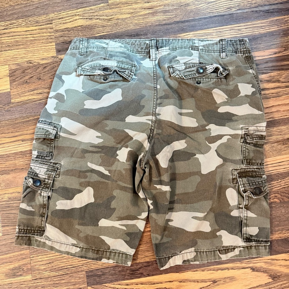 Men's Camouflage Cargo Shorts - Picture 3 of 3